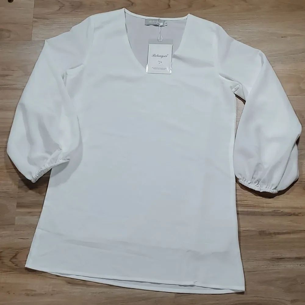 🔹️NWT Belongsci White Vneck Long Sleeve Top Small